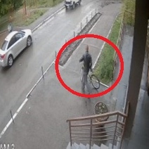 В Оренбурге кража велосипеда попала на камеры видеонаблюдения