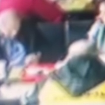 Житель Оренбурга в кафе вытащил деньги из забытого портмоне