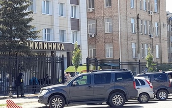 В Оренбурге у областной больницы складывается аварийная дорожная обстановка