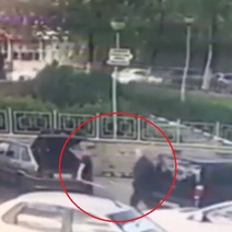 В Оренбурге водитель с битой напал на пенсионера (18+)