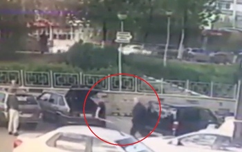 В Оренбурге водитель с битой напал на пенсионера (18+)