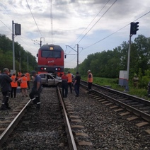 В Бугурусланском районе под пассажирский поезд попала женщина-водитель на Chevrolet Lanos