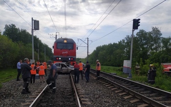 В Бугурусланском районе под пассажирский поезд попала женщина-водитель на Chevrolet Lanos