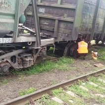 За сход грузовых вагонов на станции Оренбург ответят пять человек