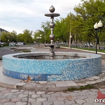 В Оренбурге разваливается фонтан на проспекте Дзержинского