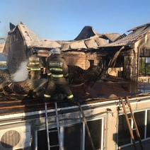 В Оренбургской области огонь уничтожил двухэтажный коттедж