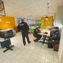 В Новотроицке трое парней украли 135 000 рублей из кассы пиццерии 