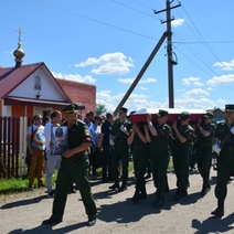 Под Гаем проводили в последний путь погибшего на Украине рядового Смирнова