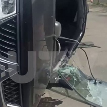 В Оренбурге внедорожник Mitsubishi после столкновения с такси завалился на бок