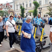 Крестный ход в Оренбурге спотыкался о самокаты