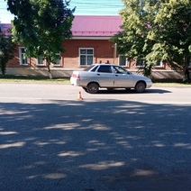 В Бузулуке ребенок перебегал дорогу на «красный» и угодил под колеса ВАЗа