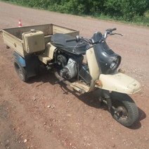 В Тюльганском районе ребенок едва не угробил себя и маму, перевернувшись на мотороллере