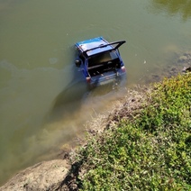 В Сакмарском районе автомобиль сорвался с обрыва в воду, погиб 81-летний водитель (18+)