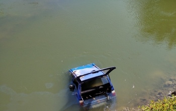 В Сакмарском районе автомобиль сорвался с обрыва в воду, погиб 81-летний водитель (18+)