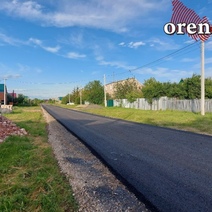 В муниципалитетах Оренбуржья продолжают асфальтировать дороги, где живут главы