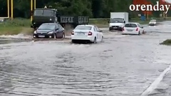 В Оренбурге после дождя автомобили «плавают»