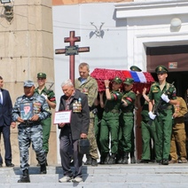 В Орске проводили в последний путь погибшего на Украине Илью Гапоненко