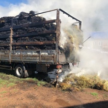 В Бузулукском районе прямо в кузове грузовика вспыхнуло сено