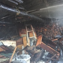 В Тюльганском районе огонь едва не перекинулся с горящего сарая на дом