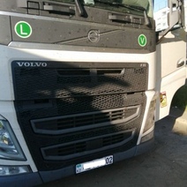 В Оренбурге у дальнобойщика в большегрузе зажало ногу