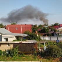 В Бузулуке огонь перекинулся с одного горящего дома на другой