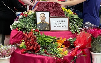 В Орске проводили в последний путь погибшего на Украине 24-летнего старшего лейтенанта Стаценко