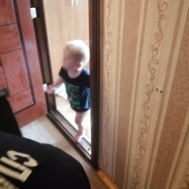 В Оренбурге родители не смогли попасть в квартиру, где закрыты маленькие дети