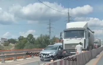 Движение на мосту через Сакмару в районе посёлка имени Ленина вновь встало