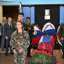 Проститься с погибшим на Украине казаком-добровольцем пришли сотни людей