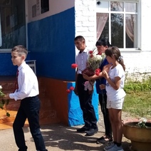 В Оренбуржье в день 20-летия увековечили память о погибшем на Украине бойце