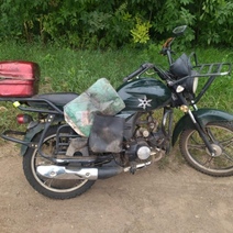 В Бугуруслане 80-летний пенсионер свалился с мопеда, который перевозил на мягкой сцепке