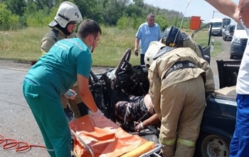 В Оренбурге два водителя оказались в больнице, попав в ДТП