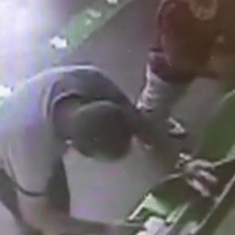 Житель Бугуруслана снял 50 000 рублей с карты своей знакомой