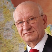 Экс-губернатору Оренбуржья Юрию Бергу сегодня исполняется 69