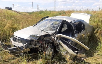В Орске в результате ДТП погиб 75-летний водитель автомобиля Renault (18+)