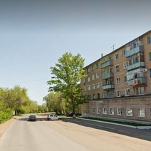 В Оренбурге с пятого этажа жилого дома выпал мужчина