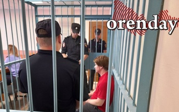 В Оренбурге подозреваемого в жестокой расправе над врачом отправили в СИЗО (18+)