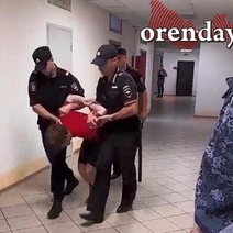 Родители обвиняемого в убийстве врача оренбуржца носят ему передачки в СИЗО (18+)