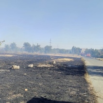 В Новотроицке горел мусор и сухая трава