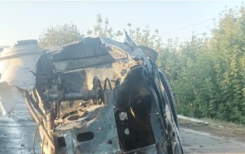 В Сорочинске автомобиль после наезда на препятствие перевернулся и загорелся