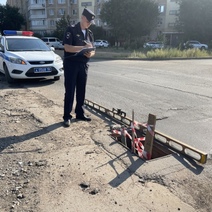 Даже на состояние улицы, расположенной вблизи УМВД Оренбуржья, дорожники чихать хотели