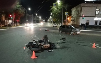 В Оренбурге водитель автомобиля Lada Kalina не уступила дорогу байку, мотоциклист в больнице