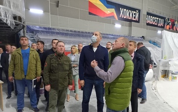 Губернатор Денис Паслер обсудил с подрядчиками и профильными министрами капремонт ледового дворца «Звёздный»