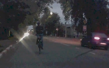 В Бузулуке велосипедист помял автомобиль и скрылся с места ДТП