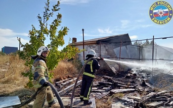 Восемь пожарных расчётов тушили пожар в СНТ «Сатурн» в Оренбурге