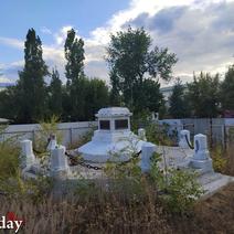 За постаментом демонтированного памятника Ленину в Оренбурге никто не ухаживает