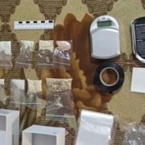 В Оренбурге наркополицейский раскидывал по городу 