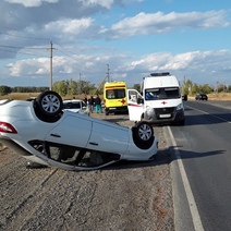 Под Оренбургом после ДТП опрокинулись Лада Приора и Лада Гранта
