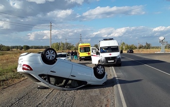 Под Оренбургом после ДТП опрокинулись Лада Приора и Лада Гранта