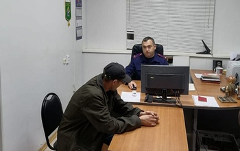 Под Оренбургом мужчина зарезал знакомого и ранил ножом семейную пару (18+)